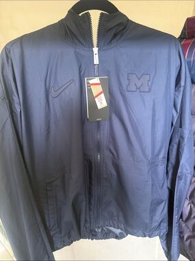 Nike Women’s Michigan Navy Lightweight Zip Windbreaker Jacket NWT XL